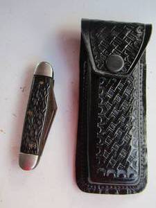 lot 2082 image: black knife with carry case