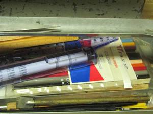 lot 2089 image: small tool box full of various art supplies