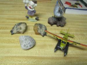 lot 2095 image: small figurines