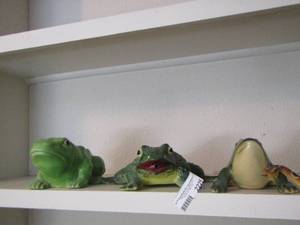 lot 2225 image: qty 3 dcor frogs