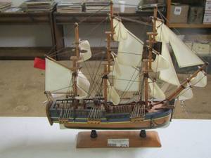 lot 2174 image: MODEL OF THE HMS ENDEAVOR, A ROYAL SHIP COMMANDED BY JAMES COOK