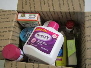 lot 2177 image: used and new bathroom items see pics