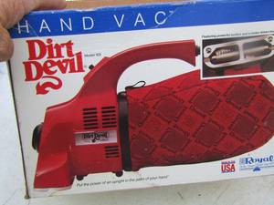 lot 2524 image: hand held vac- dirt devil