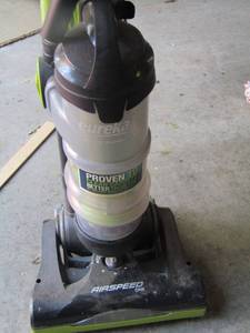 lot 2402 image: eureka vacuum used