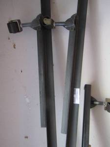 lot 2332 image: metal bed railing