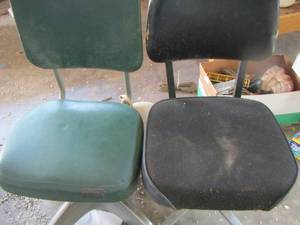 lot 2427 image: qty 2 rolling office chairs