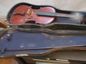 lot 2214 image: violin in case needs minor repairs