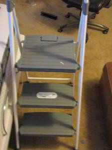 lot 2395 image: 3 step  ladder