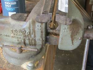 lot 2411 image: torco table vise