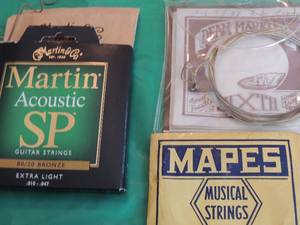 lot 2493 image: Assorted guitar strings