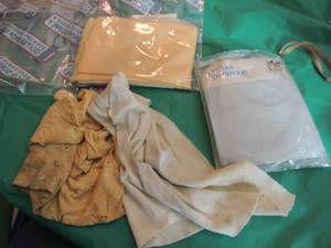 lot 2614 image: Guitar polishing cloths