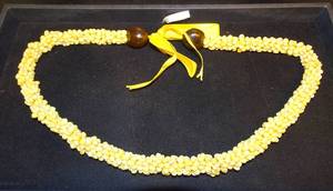 lot 21 image: VINTAGE AUTHENTIC HAWAIIAN MANGO SHELL WEDDING NECKLACE