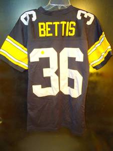 lot 35 image: MITCHELL & NESS REPLICA PITTSBURGH STEELERS JEROME BETTIS YOUTH JERSEY (ALL LETTERS AND NUMBERS ARE SEWN ON)
