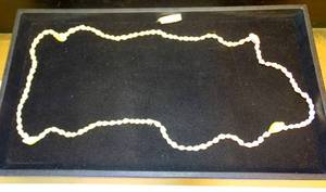 lot 39 image: VINTAGE HAWAIIAN PUCA COWRIE SHELL LEI NECKLACE
