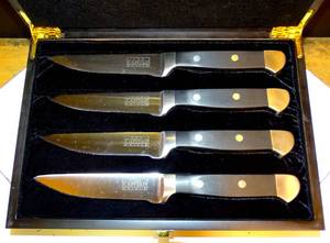 lot 47 image: BIG $ LOT - NEWUNUSED - The Capital Grille Four 4 Piece Steak Knife Set With Storage Box
