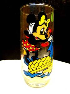 lot 53 image: $$ VINTAGE 1978 Minnie Mouse 3 boys Picnic Walt Disney Pepsi Drink Glass
