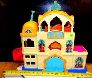 lot 54 image: $$ COLLECTABLE - DISNEY ROYAL ADVENTURES PLAYHOUSE (SEE COMPS)