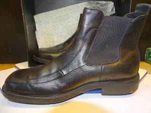 lot 82 image: LIKE NEW - ALFANI MIDTOWN BLACK BOOT SHOES - SIZE 13 $$$