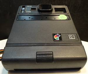 lot 83 image: VINTAGE KODAK COLORBURST 50 INSTANT CAMERA