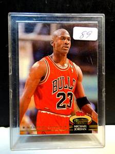 lot 89 image: 1992-93 Topps Stadium Club - Members Choice Michael Jordan #210