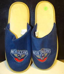 lot 98 image: NEW FOCO NOLA PELICANS NBA Mens Big Logo Mesh Slide on Slipper Mens XL 1314