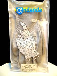 lot 104 image: NEW - ANDANDA KITCHEN CUT RESISTANT GLOVES - SIZE MEDIUM