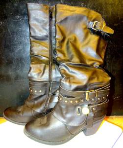 lot 110 image: GLOBALWIN Womens 18YY28 Fashion Boots - SIZE 8 - EXCELLENTED CONDITION