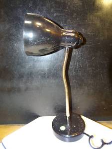 lot 127 image: NICE WORKING FLIXIBLE TABLE TOP LAMP - WORKS