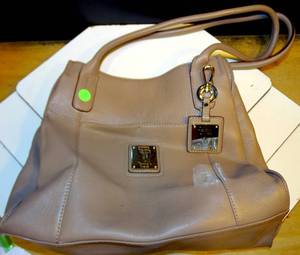 lot 128 image: NICE TIGNANELLO WOMENS PURSE - PREUSEDEX COND