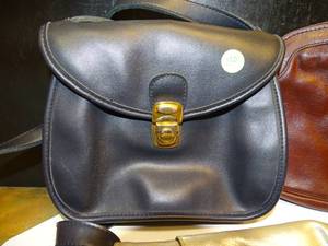 lot 130 image: LOT OF 3 - WOMANS HAND BAG COLLECTION