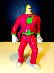 lot 191 image: $$ COLLECTABLE - BEETLEJUICE ACTION FIGURE SPINNING HEAD Kenner 1989 The Geffen Film Co.