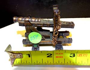 lot 254 image: VINTAGE METAL CANNON PENCIL SHARPENER WITH MOVEABLE PARTS