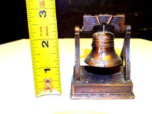 lot 257 image: VINTAGE DIE CAST METAL LIBERTY BELL PENCIL SHARPENER