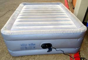 lot 305 image: INTEX QUEEN SIZE SELF INFLATABLE MATTRESS - WORKS PERFECTLY