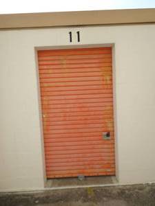 lot 297 image: DELINQUENT UNIT - E11 (8 X 10) - FULL SECTIONAL, BOOK CASE, BABY HIGH CHAIR
