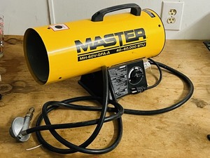 lot 9 image: Master 40-60,00 BTU PropaneElectric Portable Heater