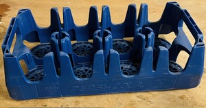 lot 43 image: VINTAGE PEPSI 2 LITER CARRY CRATEPLASTIC 8 BOTTLE CARRIER&nbsp