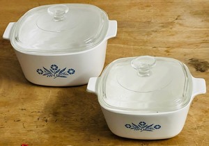 lot 56 image: Vintage Corning Ware Blue Cornflower 3 Liter Casserole Dish A-3-B &amp Vintage RARE 1-34 QT Corning Ware Blue Cornflower Casserole Dish WLids