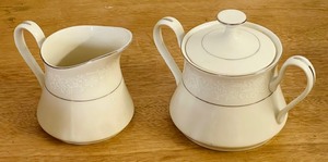 lot 59 image: Ivory Fantasy China Japan White Lace WEtched Platinum Bands CreamerSugar Bowl Set