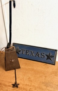 lot 24 image: Vintage Texas Star Dinner BellWind Chime &amp Wall Plaque