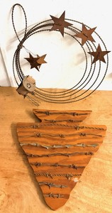 lot 25 image: Arrow Head Plaque Adorned With Antique Vintage Texas Barbed Wire &amp Metal Rusty Star Lasso Wall Hanging Decor
