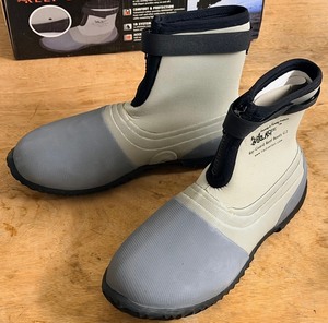 lot 31 image: NEW Size 10 Waterproof Ray-Gard Foreverlast Reef Boots G2 -&nbsp for Hunting &amp Fishing WMesh Carrying Bag