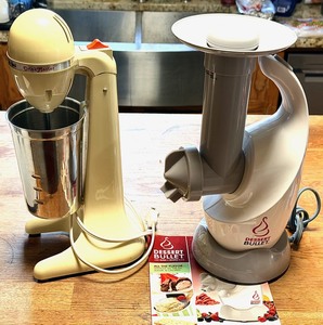 lot 104 image: Model 825 Hamilton Beach Drink Master &amp Model DB-0101 Dessert Bullet