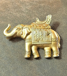 lot 86 image: Vintage Elephant Brooch Signed JJ Jonette Jewelry Ornate Asian Inspired Brooch