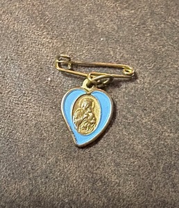 lot 88 image: Antique Madonna &amp Child Pin WJerusalem on Reverse