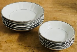 lot 133 image: Vintage Silver Sonata By HARMONY HOUSE SoupSalad Bowls &amp FruitDessert Bowls Sets Of 6 Each
