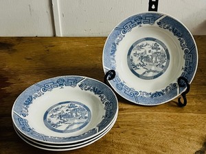 lot 135 image: Vintage Blue Willow Fine China SoupSalad Bowls (4)