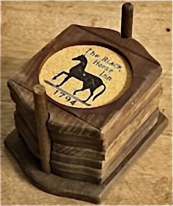lot 118 image: Mid-Century Sere Wood Coasters &amp Holder Set - The Black Horse Inn 1794