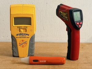 lot 106 image: AMES INSTRUMENTS Non-Contact Voltage Tester, Zircon OneStep Multiscanner i500, &amp Digital Infrared Thermometer