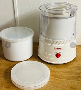 lot 112 image: Aroma Ice CreamYogurt Maker Model M1C-001A1C-100